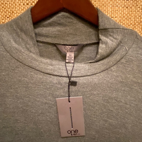 One - Mock neck - Picture 2 of 4